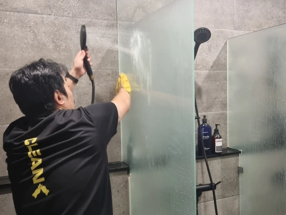 거제시 상동동 건물 세면대·파우더룸 바닥 위생청소 사례 - 행진크린