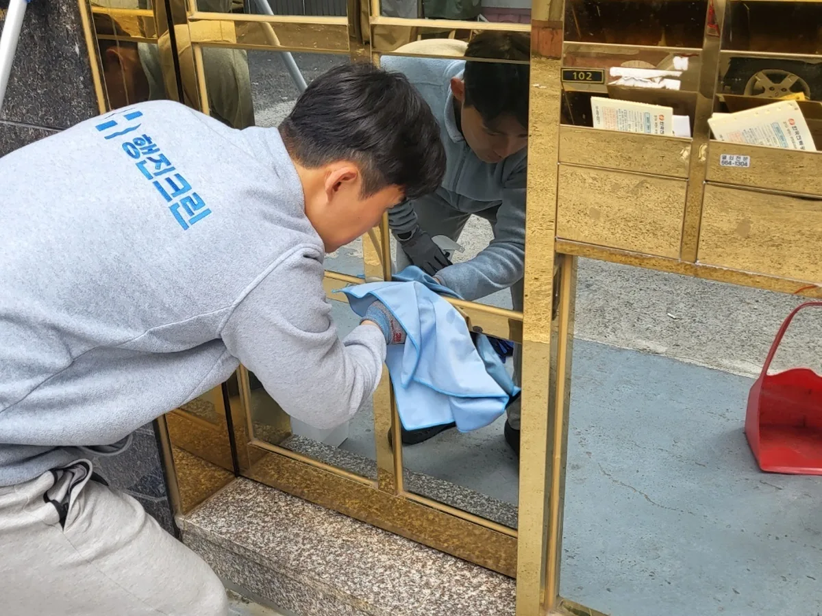 함안군 군북면 상가 난간·손잡이 계단실 위생청소 사례 - 행진크린