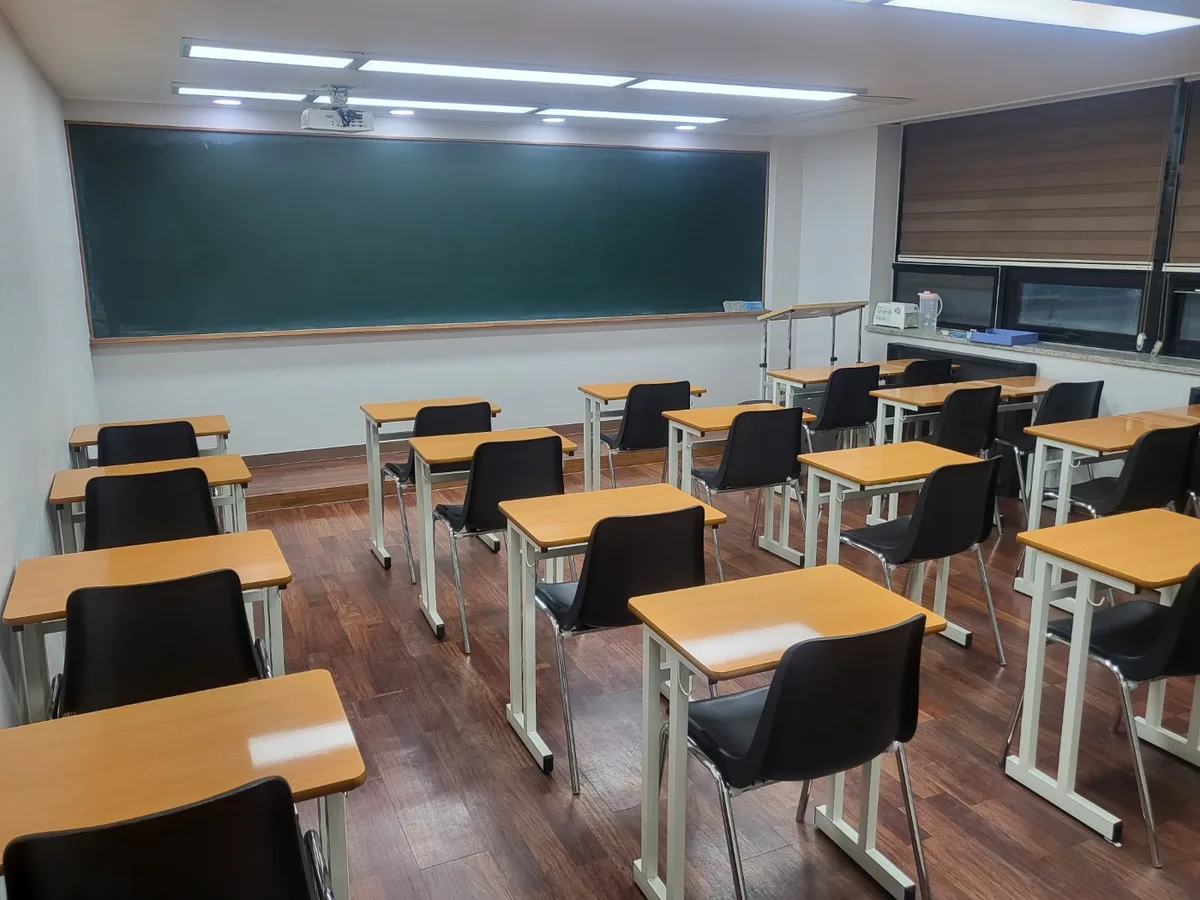 함안군 대산면 스터디룸 미팅룸 장비 주변 정밀 위생청소 사례 - 행진크린